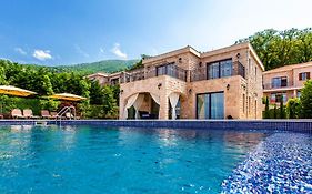 Oak Leaf Residences